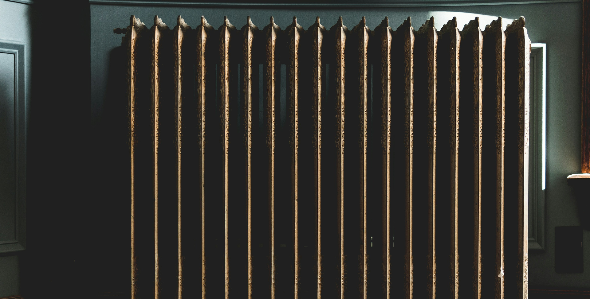 long-shot-men-working-together 1.png